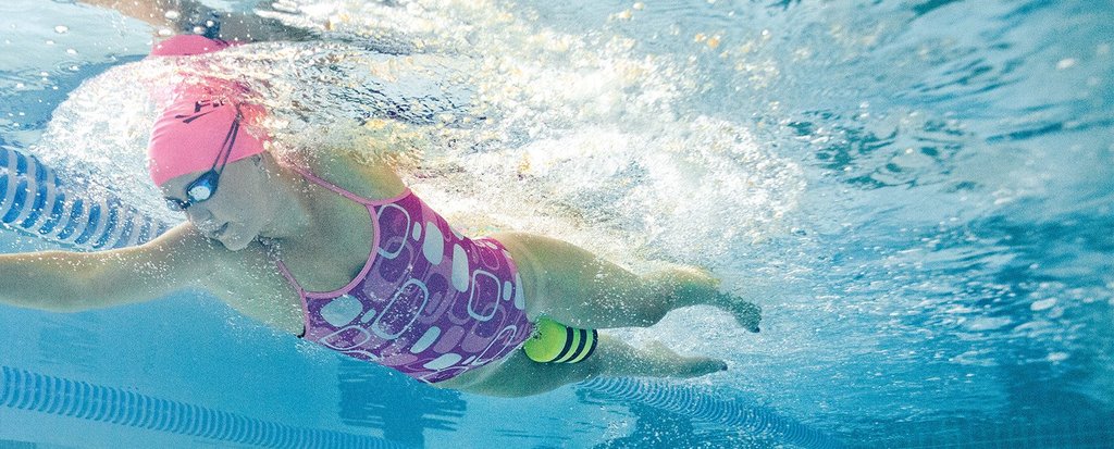 FINIS Pullbuoy Model Photo